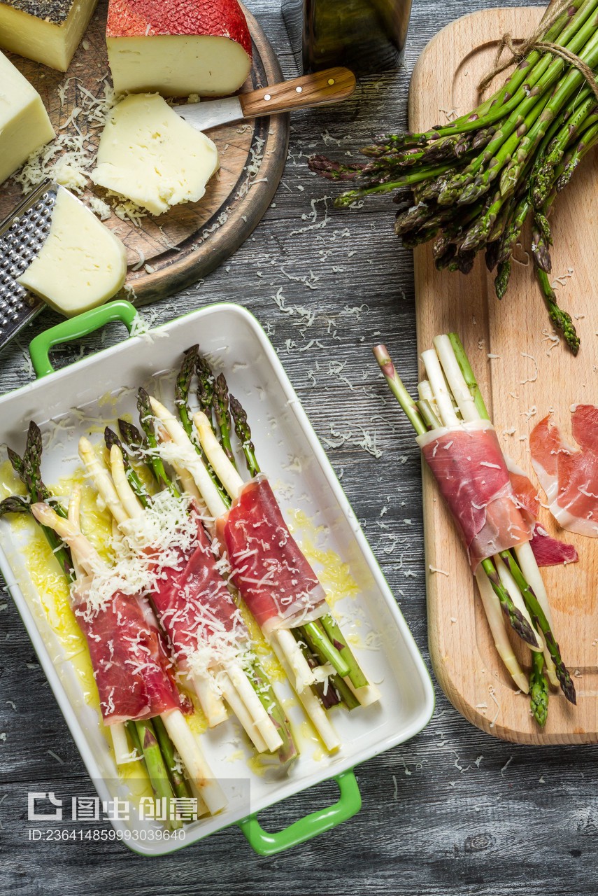 Preparations for the casserole with asparagus and cheese